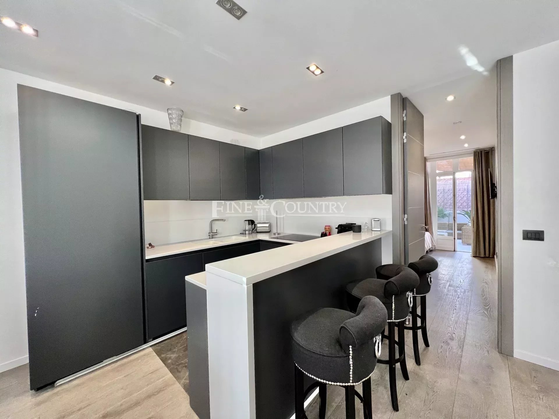 Renovated Apartment for sale in Cannes Center
