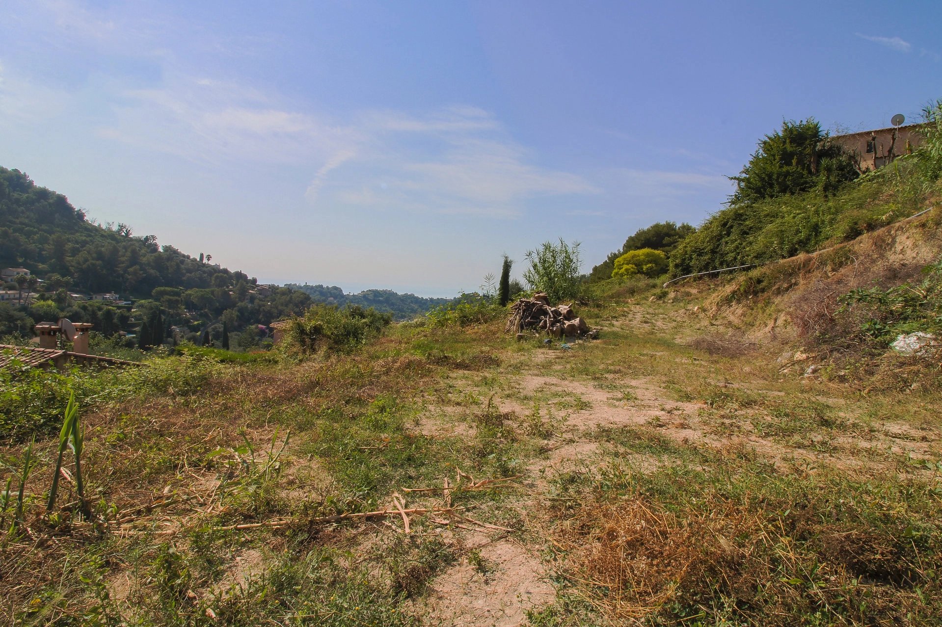 Vente Terrain 1000m² à Castellar (06500) - Agence Pinci