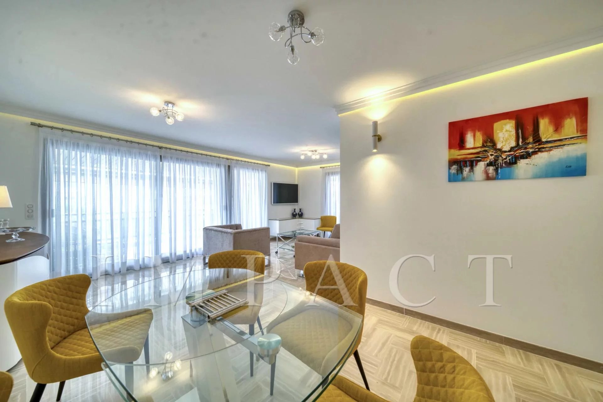 Superb 2 bedrooms apartment to rent, Cannes center