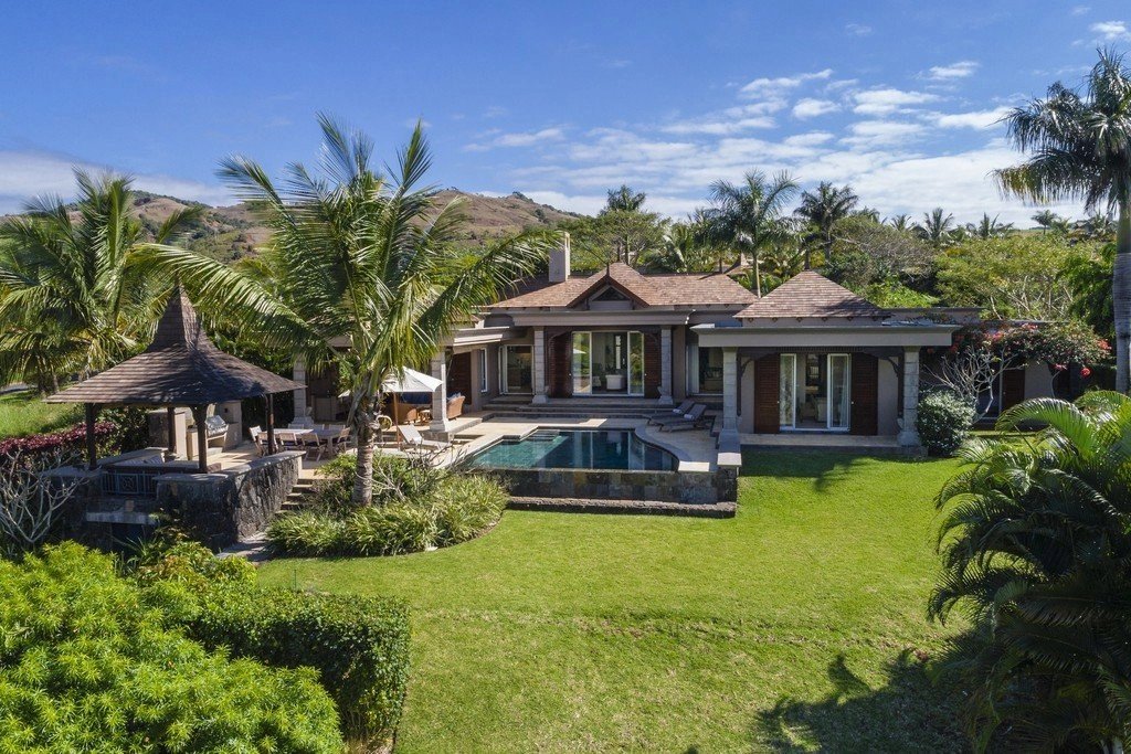 Spectacular villa set on a generous plot of land in the heart of Heritage Bel Ombre Estate