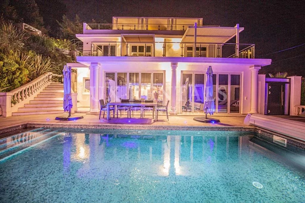 Seasonal rental Villa - Antibes Cap-d'Antibes