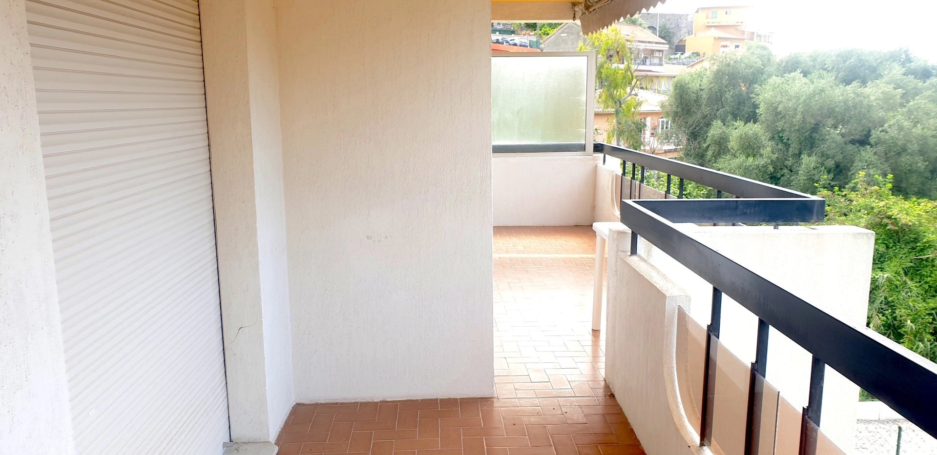 EXCLUSIVITY BEAUTIFUL 3 ROOMS APARTMENT WITH BALCONY AND PARKING