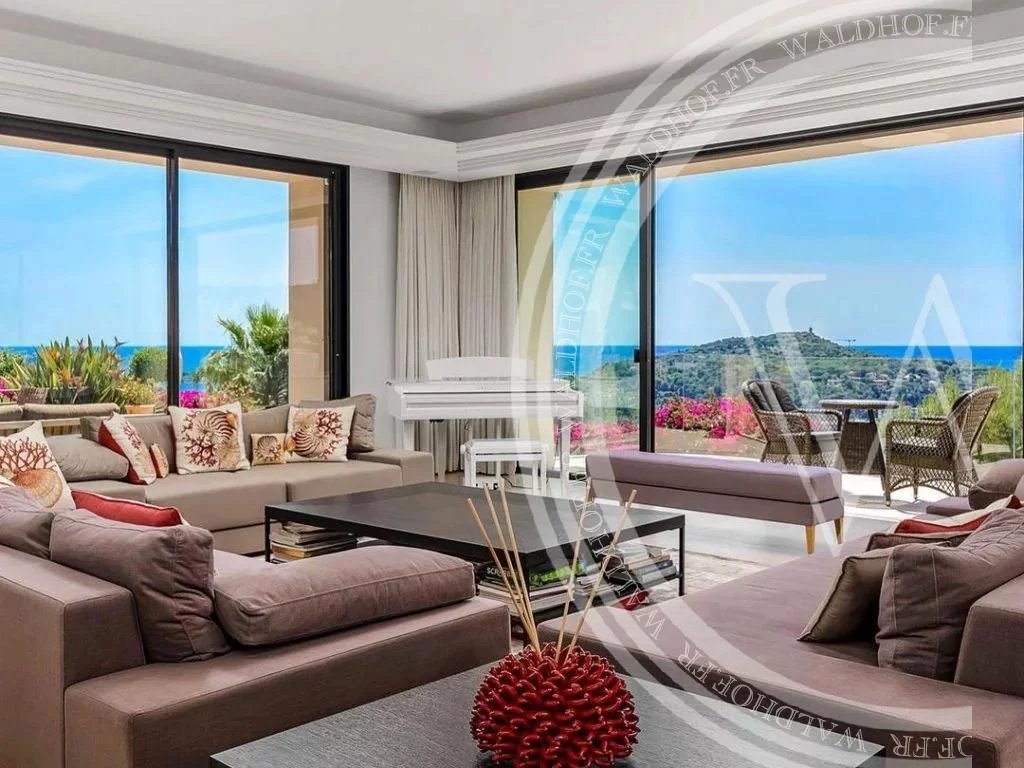 Exceptional property with 7 bedrooms overlooking Cap Ferrat