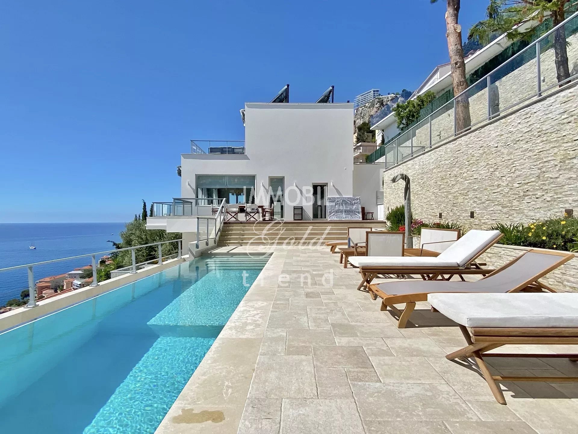 Immobiliare Roquebrune Cap Martin - In vendita, villa composta da quattro appartamenti, con piscina e vista mare panoramica, vicina a Monaco