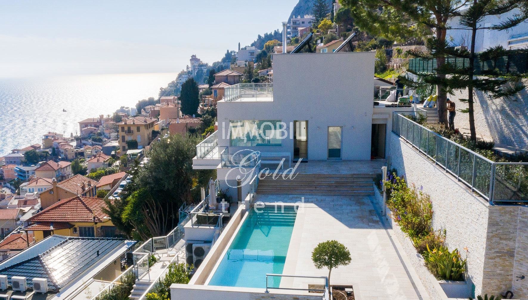 Недвижимость Roquebrune Cap Martin - На продажу, вилла, состоящая из четырех квартир, с бассейном и панорамным видом на море, недалеко от Монако