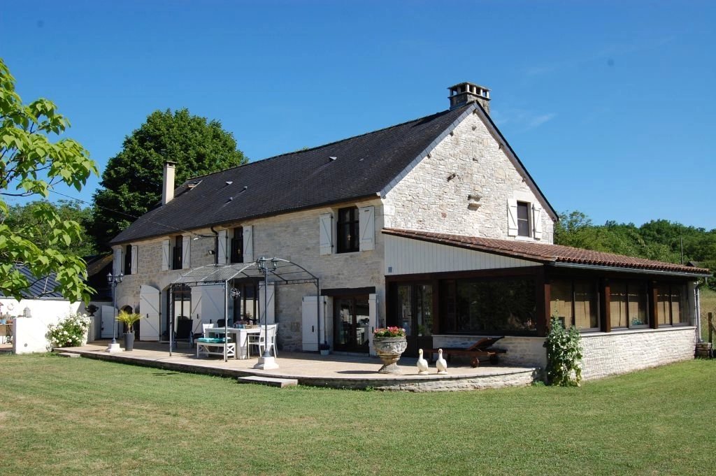 DORDOGNE - Nice property with 2nd house and outbuildings on 1670 m2
