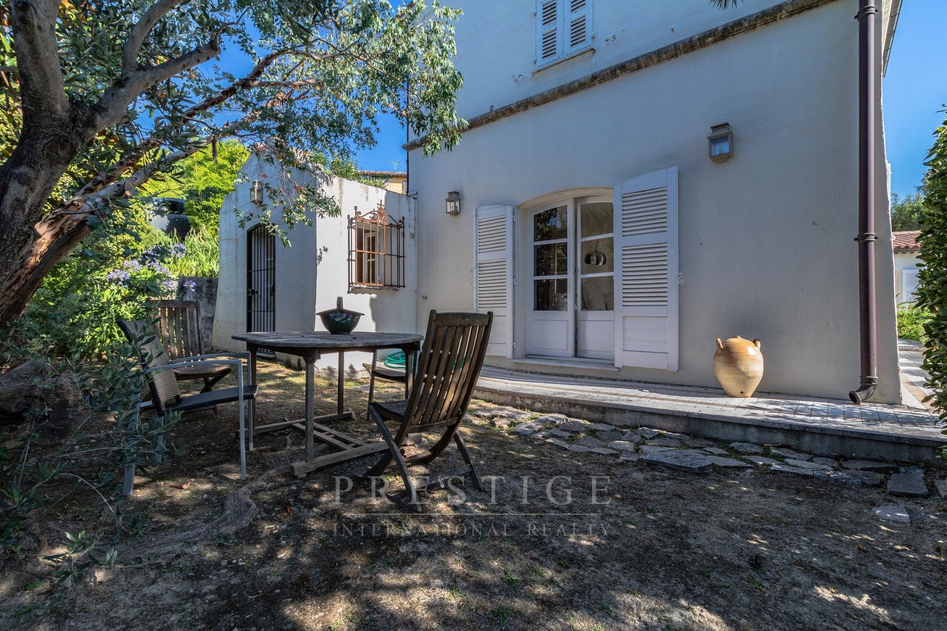 314 sqm property in La Colle-sur-Loup with pool
