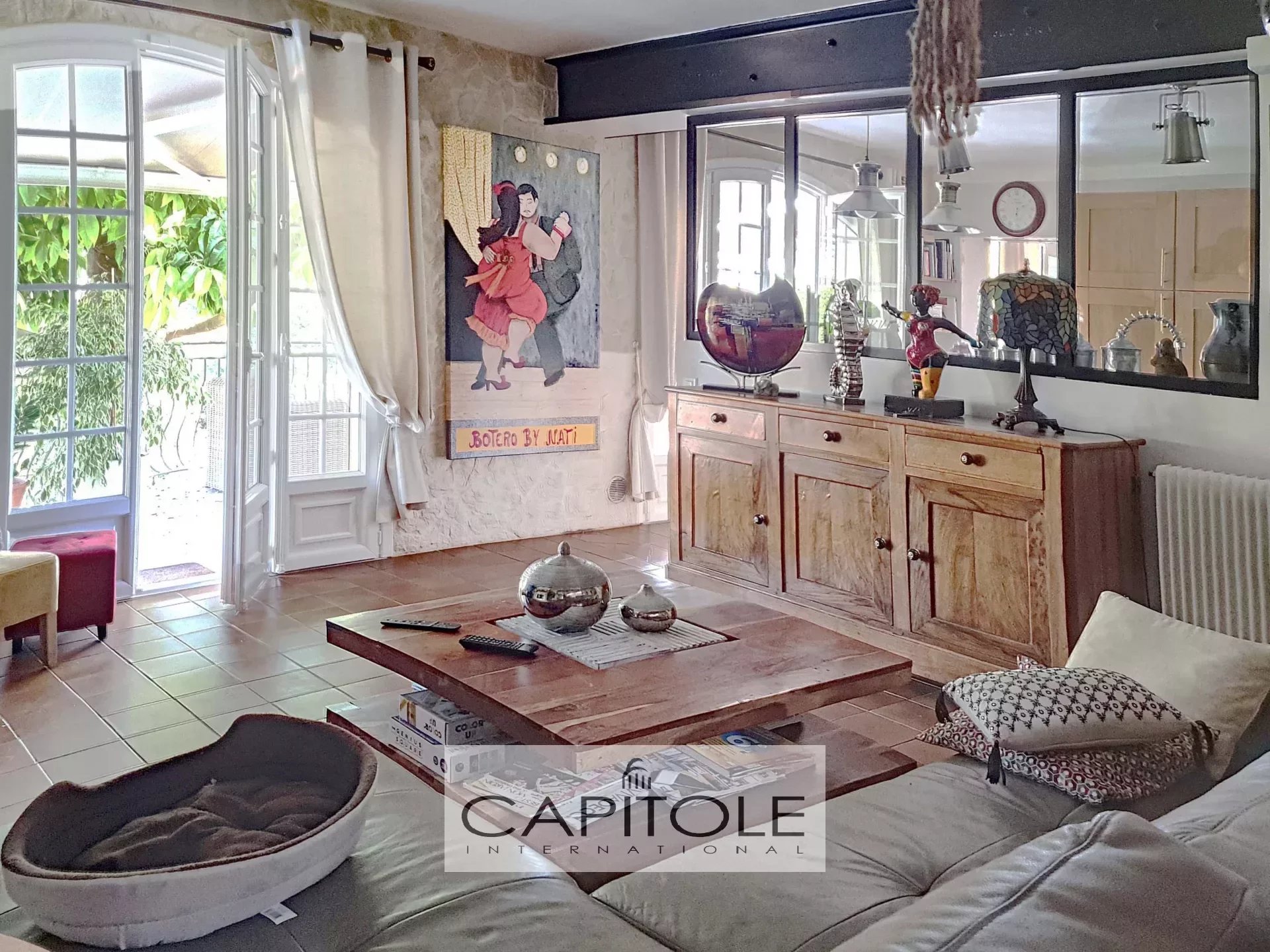 For sale, Antibes,  5 bedrooms villa  255 m², swimming pool,  landscaped garden, garage