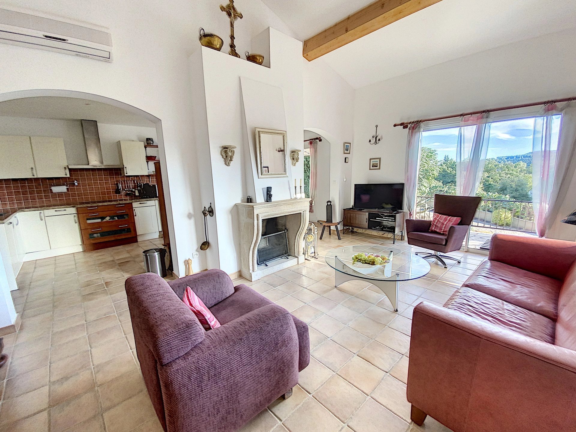 Beautiful villa with pool and views, walking distance from the village