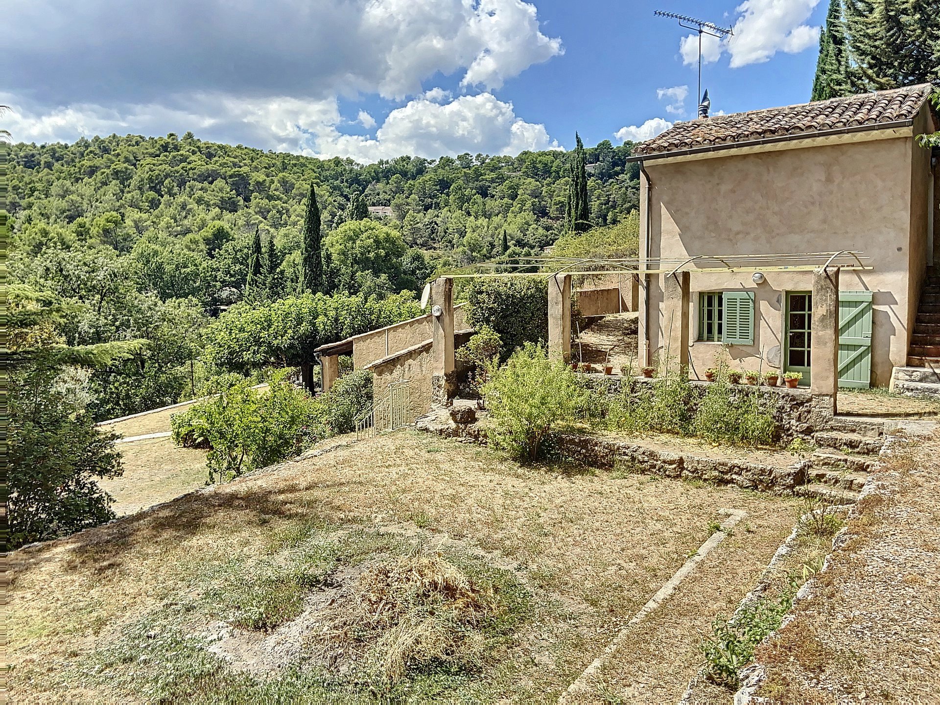 Unique: olive mill and villa at walking distance of Cotignac