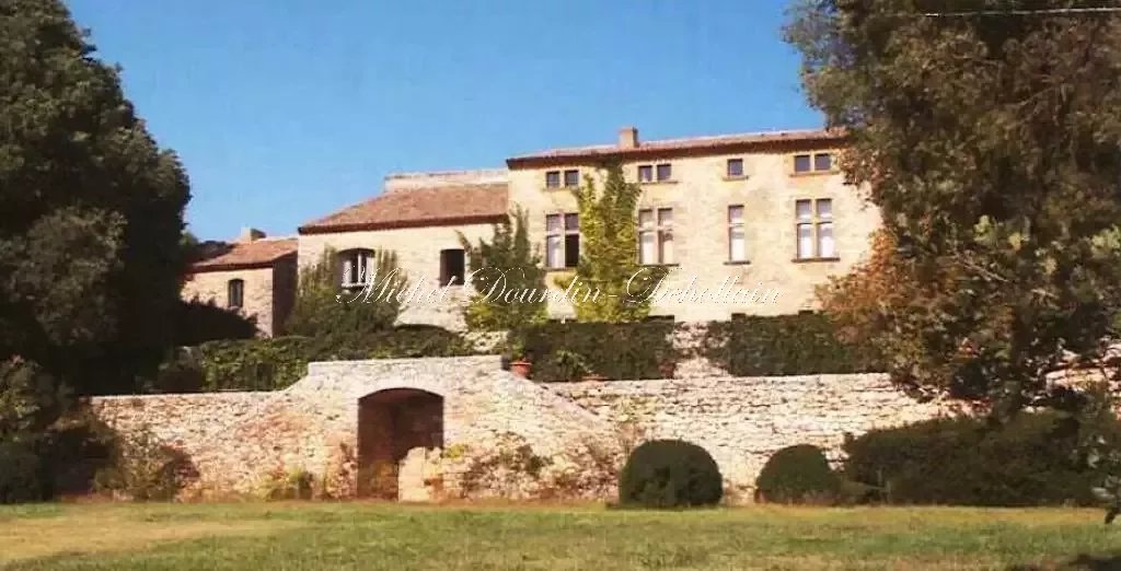 Замок Salon-de-Provence