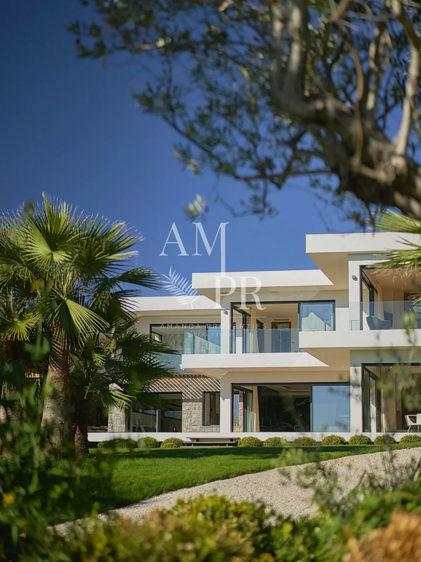 About Mougins - Exceptional contemporary villa