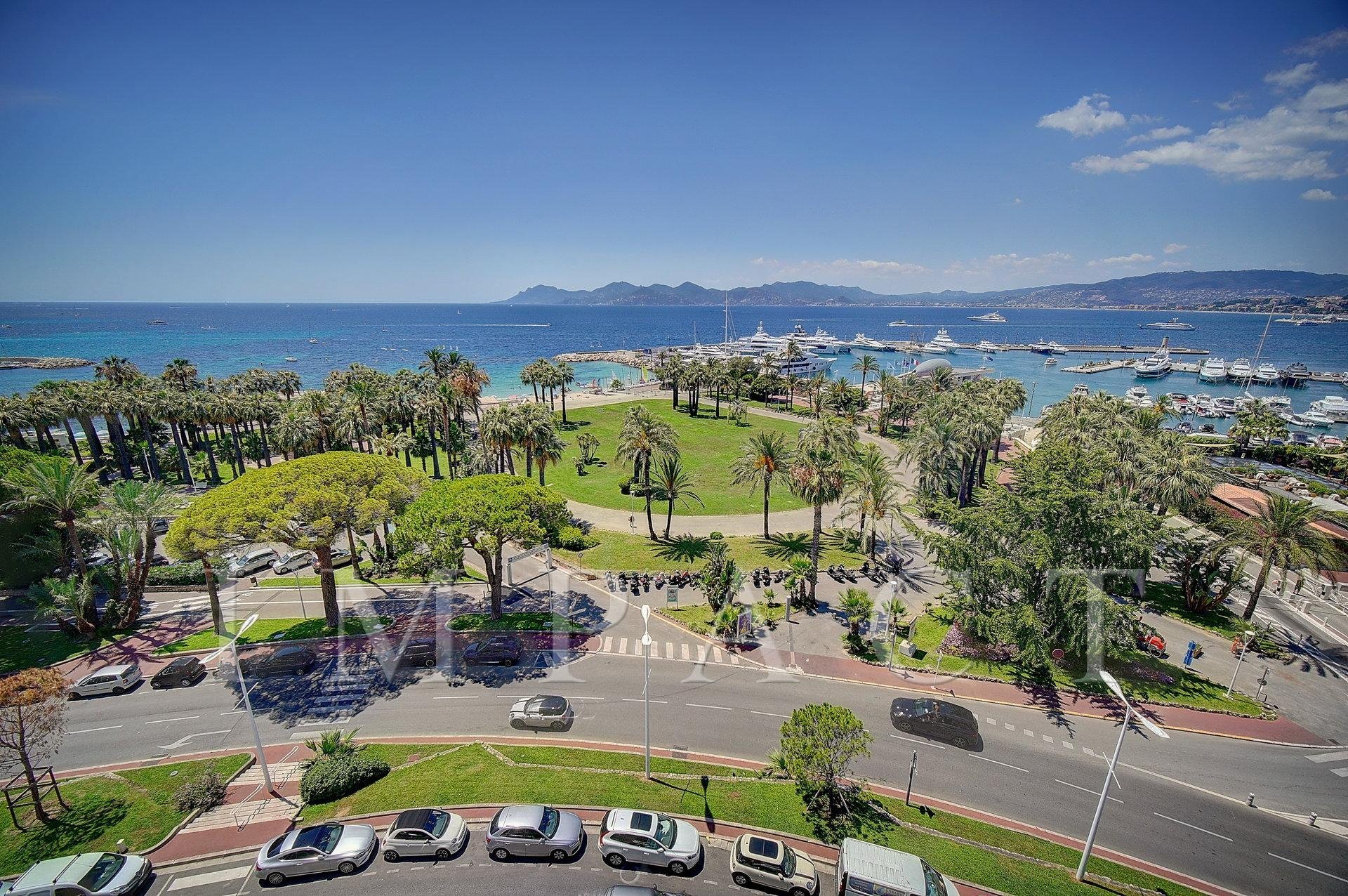 Appartement croisette vue panoramique baie de Cannes à louer