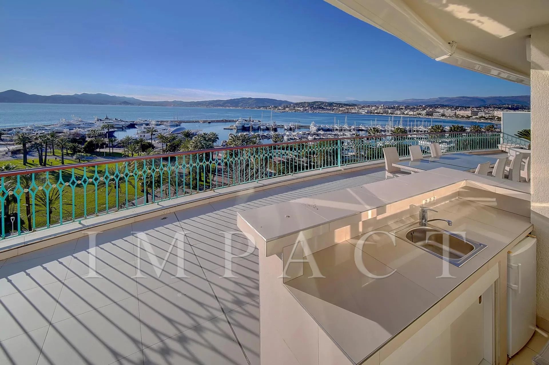Apartment with sea view for rent Cannes 