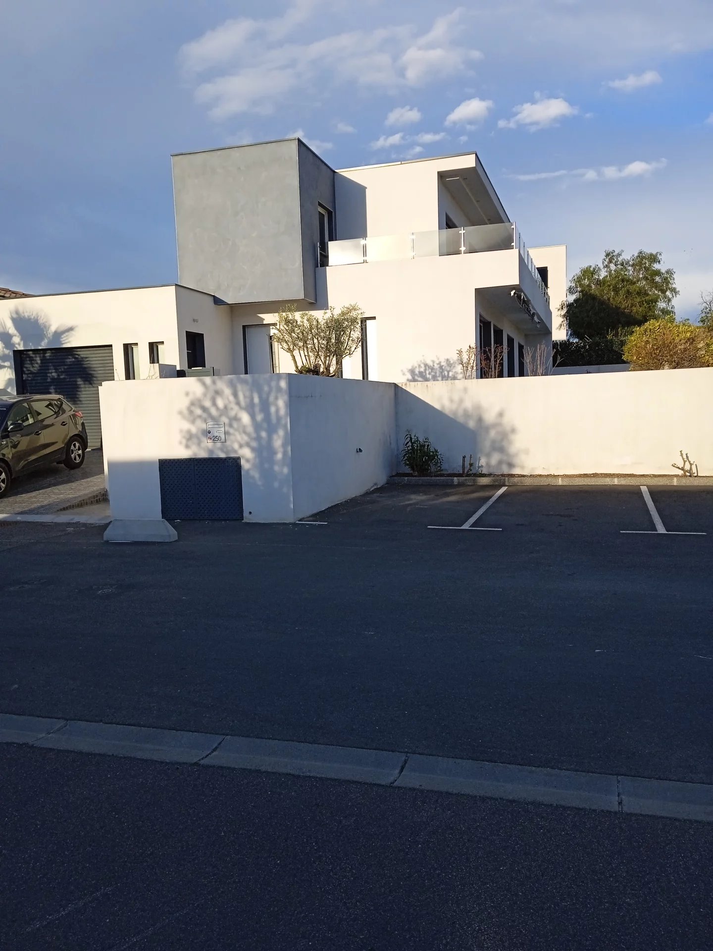 Béziers, villa moderne  200m² avec piscine et garage