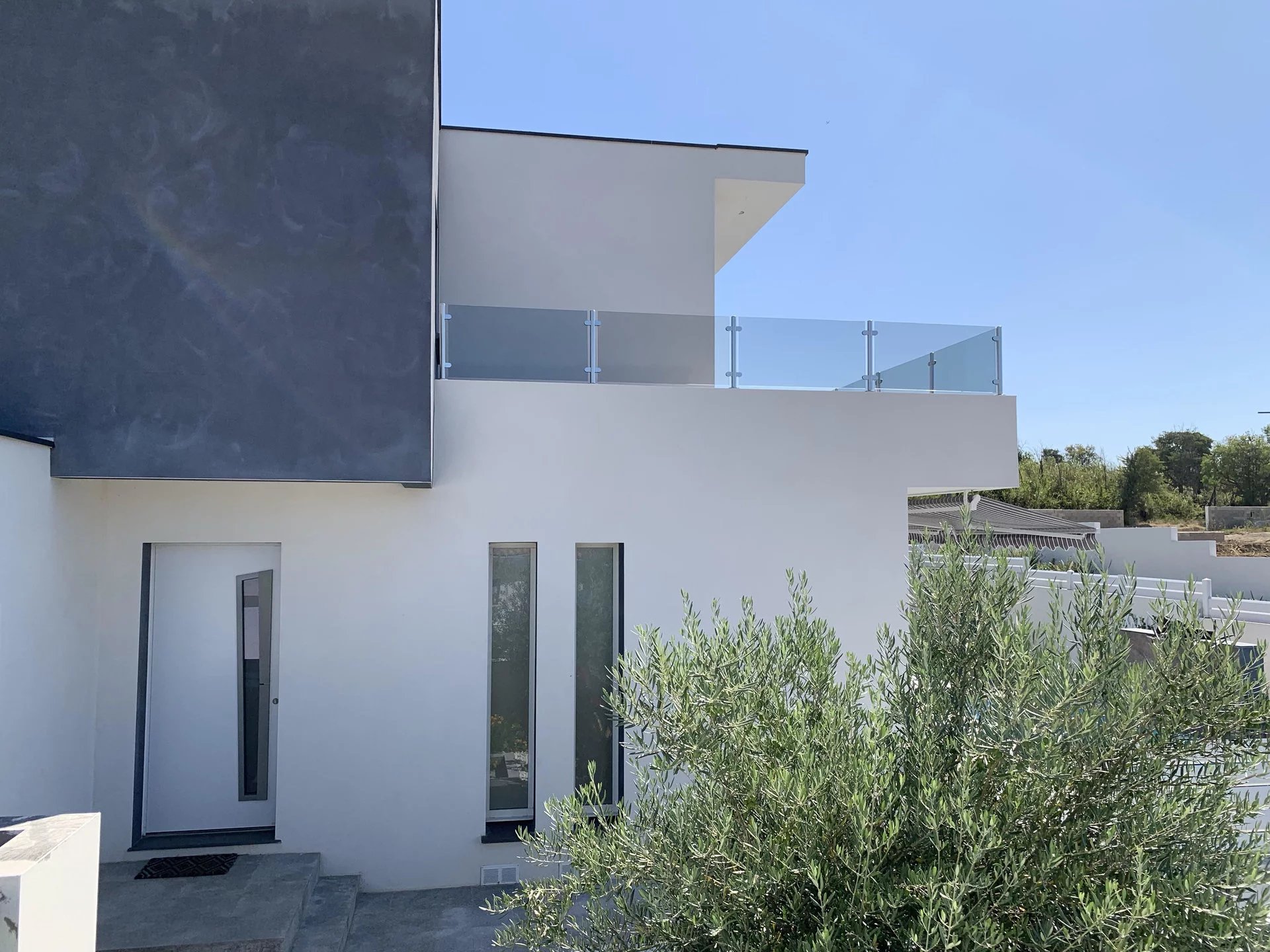 Béziers, 200sqm modern house with pool for renting