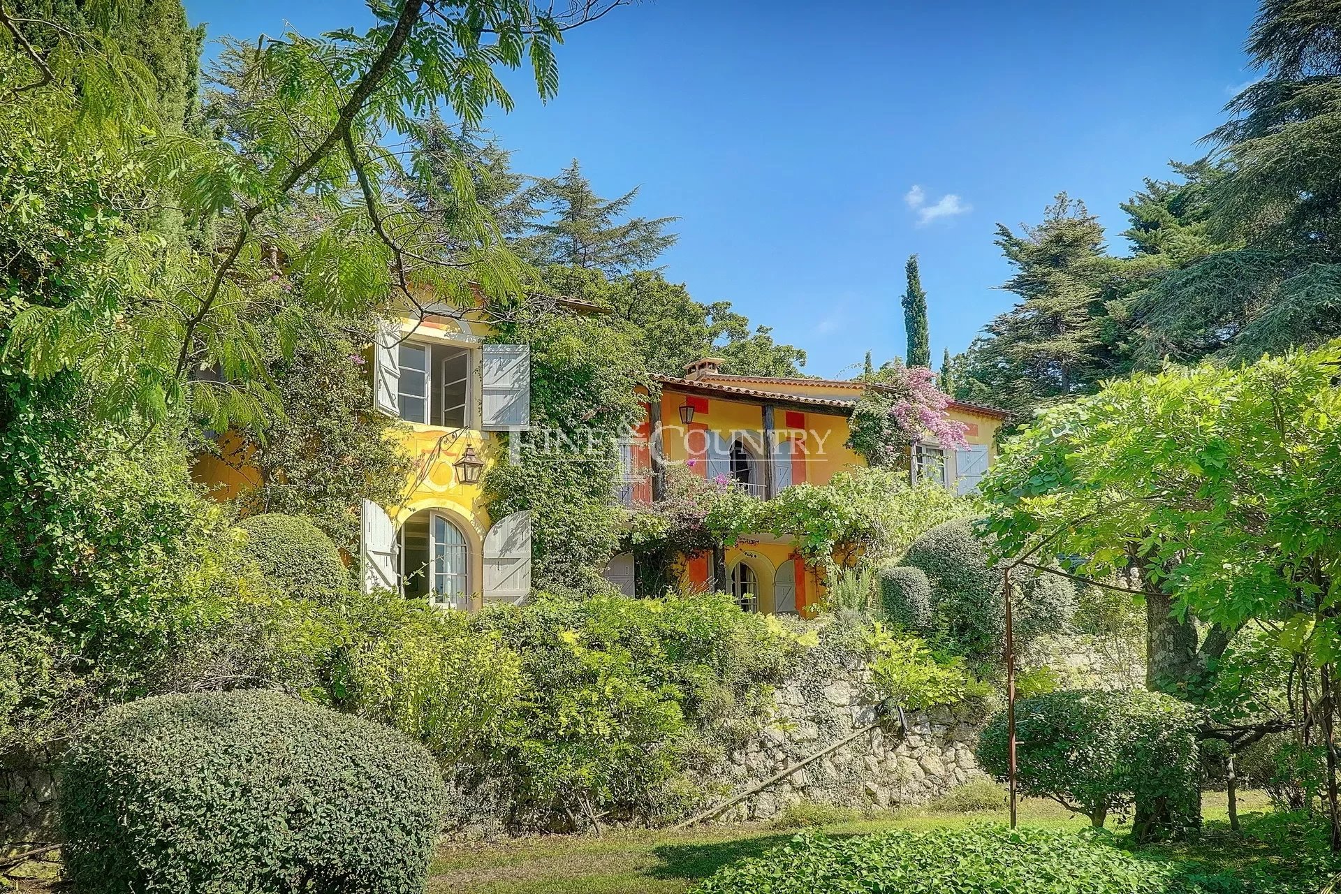 18th Century VIlla For Sale Châteauneuf-Grasse Accommodation in Cannes