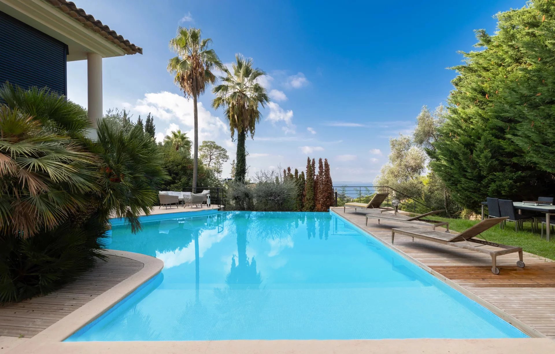 Modern villa  with swimming pool in Villefranche sur mer - Private estate.