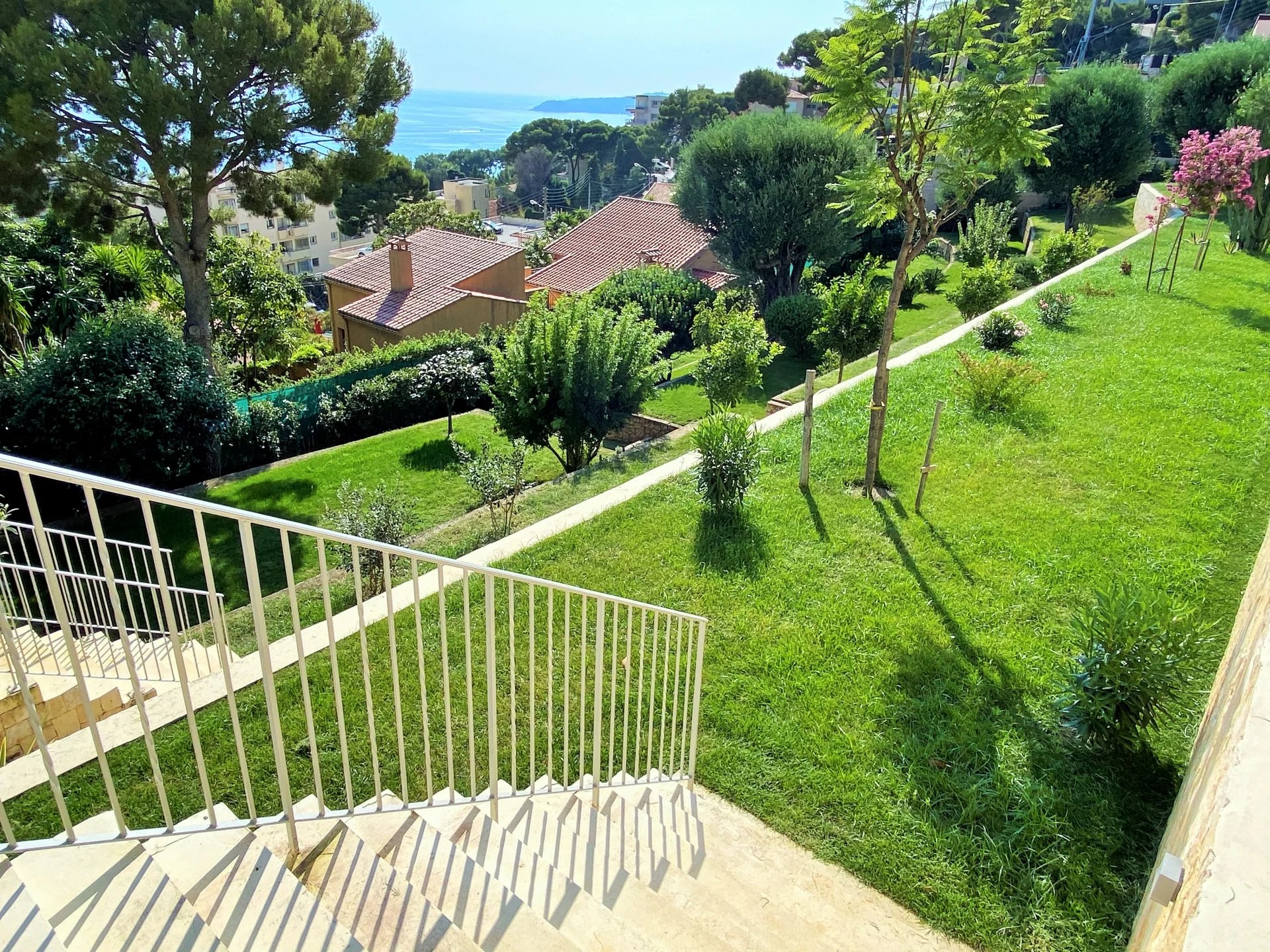Cap d'Ail - Spacieuse villa moderne avec vue mer panoramique  proche de Monaco