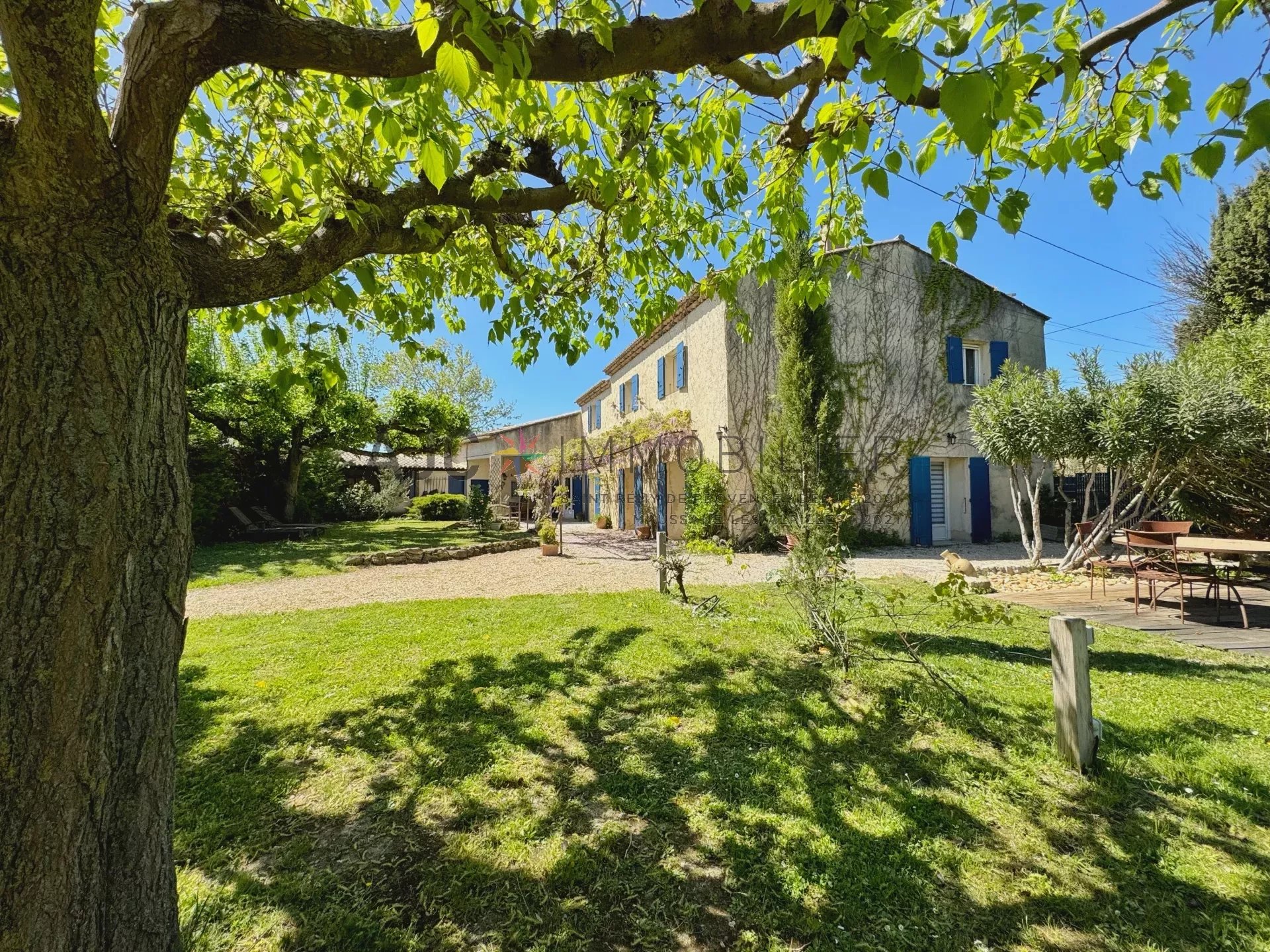 MAISON DE CAMPAGNE  - BEAU POTENTIEL