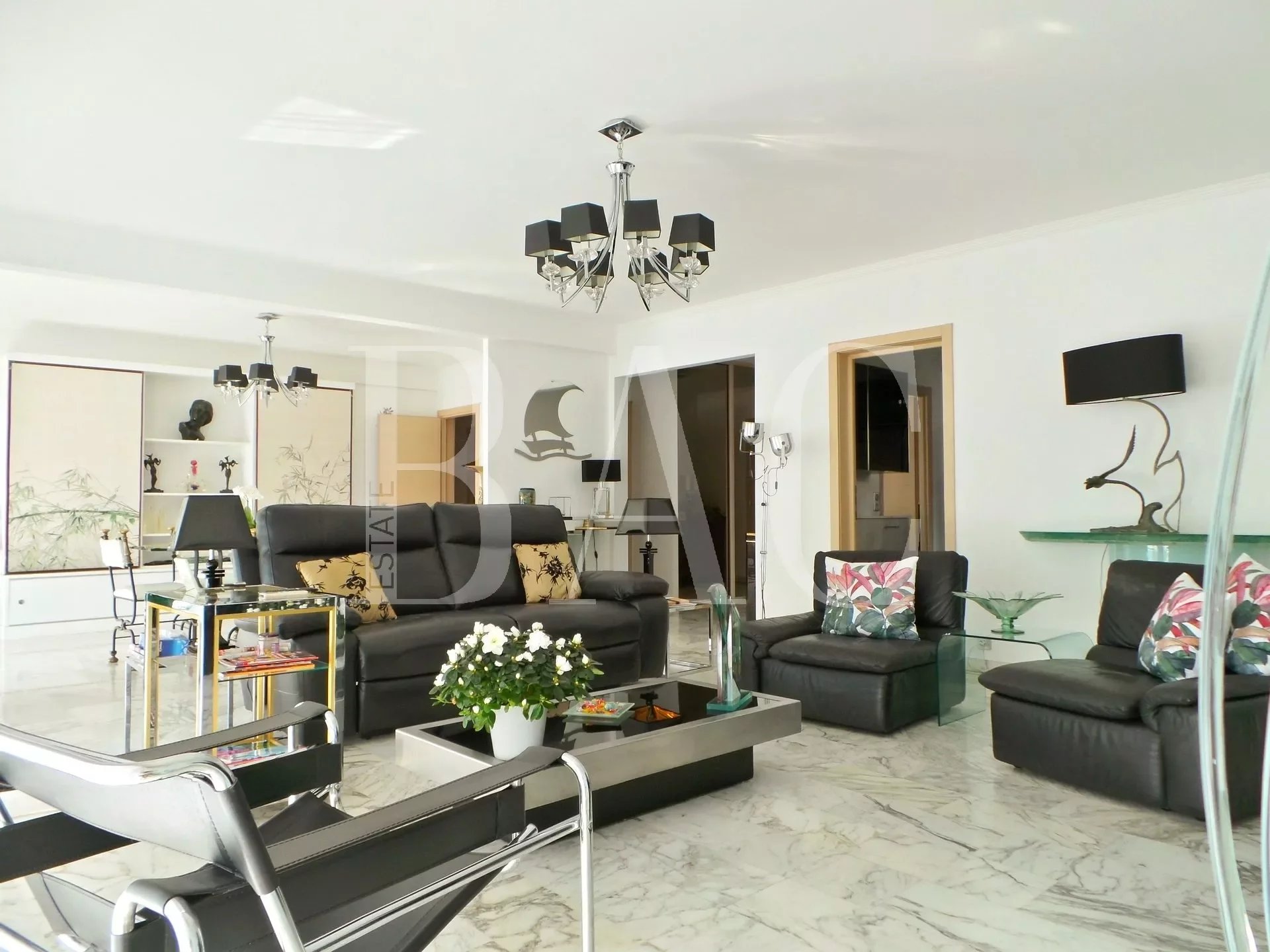 Cannes, superb apartment 150 meters from the famous Forville market