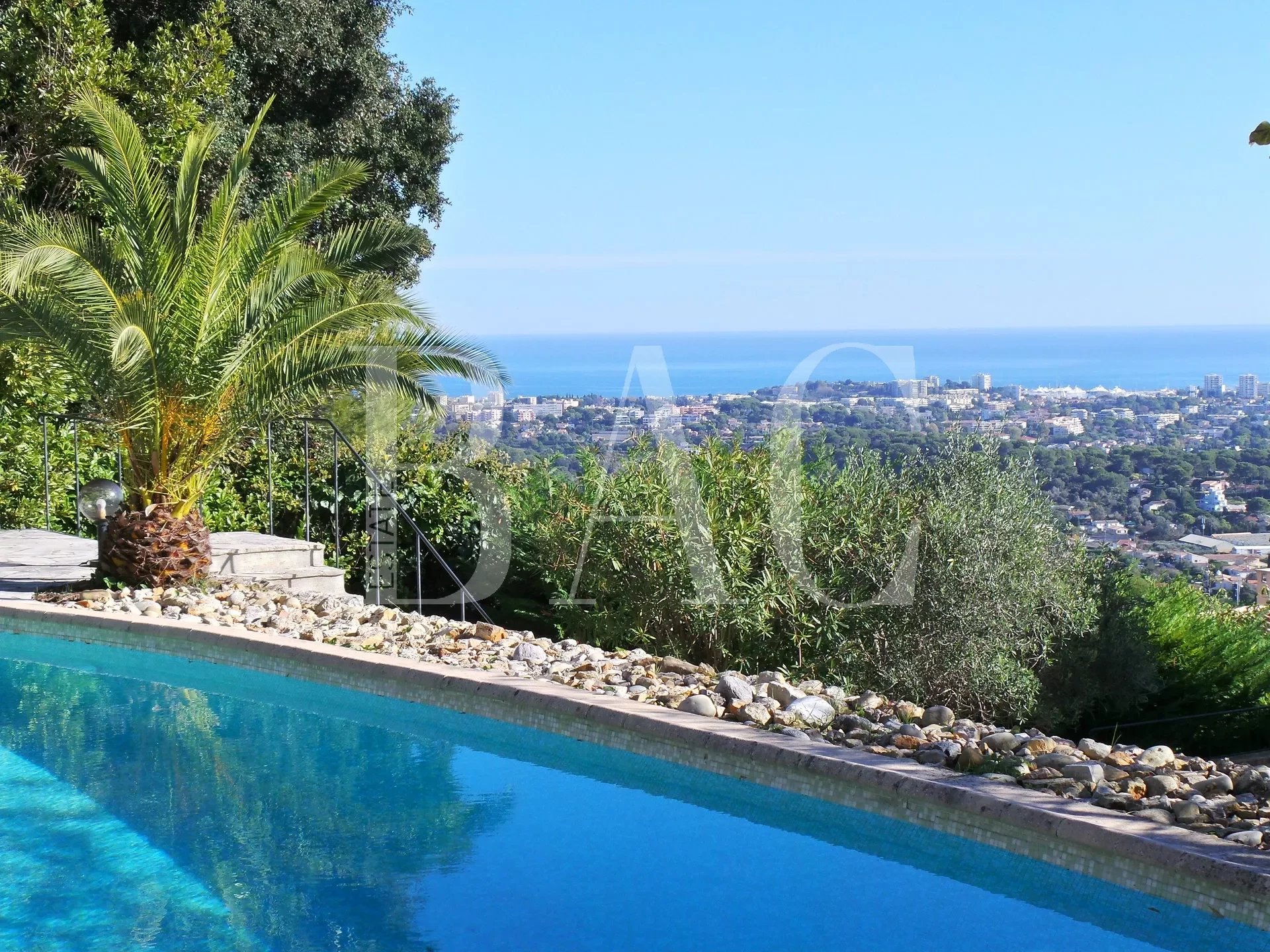 Villa Provençale avec vue mer panoramique à 15 minutes du centre de Cannes