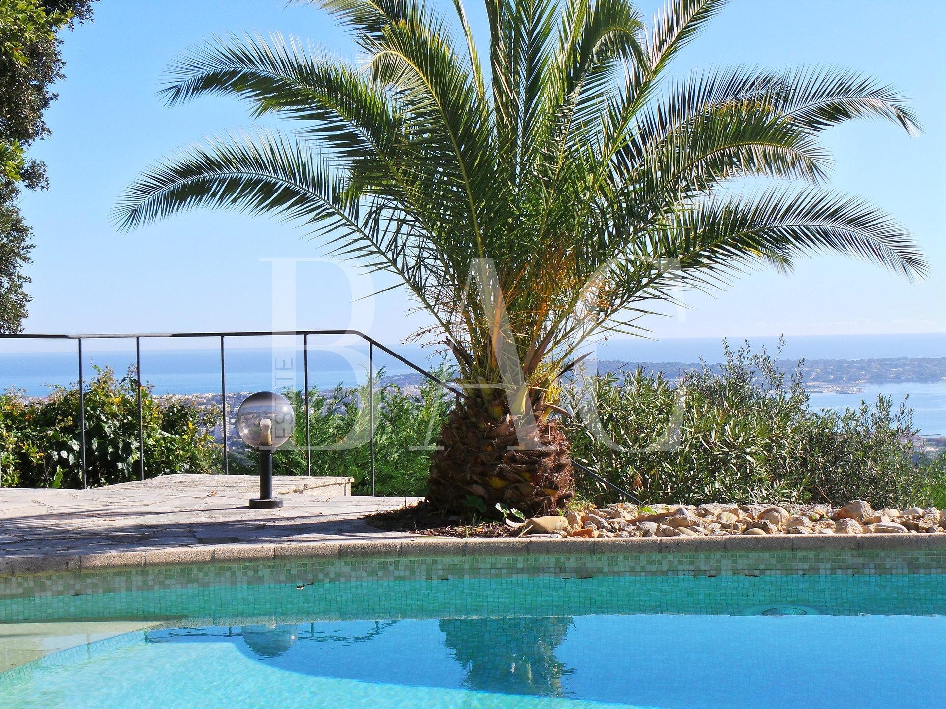 Provençal villa with panoramic sea view 15 minutes from the center of Cannes