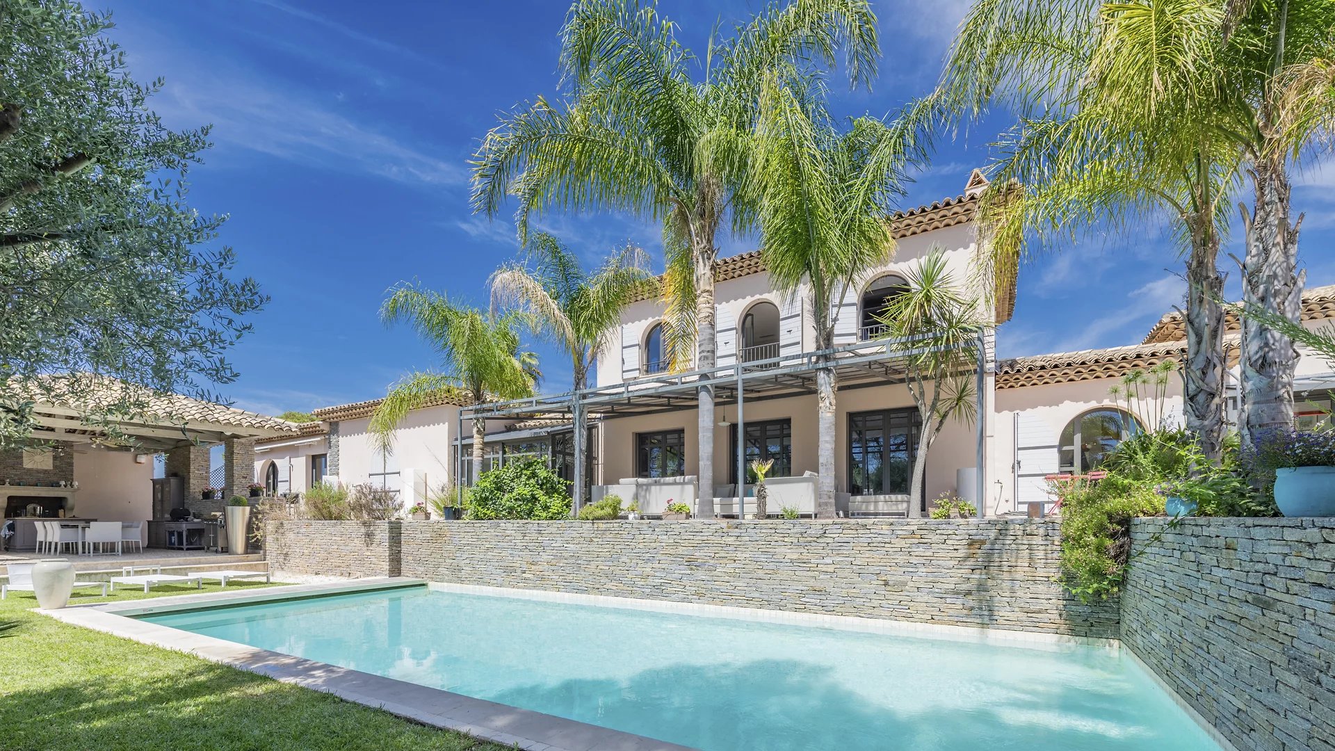 LUXURY VILLA WITH POOL IN A PRIVATE DOMAIN AT SAINT RAPHAEL