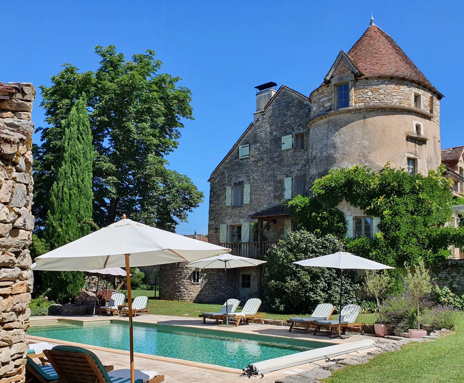 Remarkable and unusual 15th-century manor house