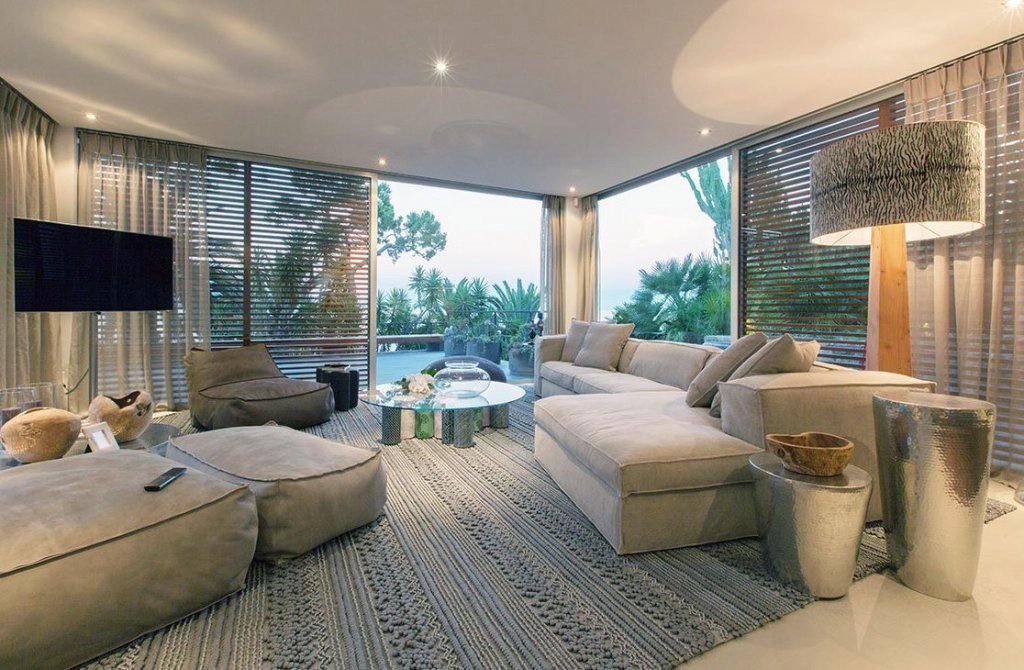 Living-room Natural light Tile