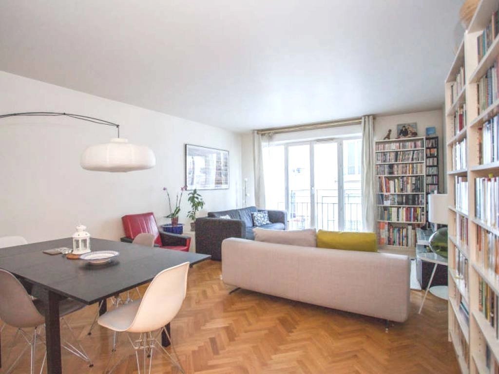 Paris 11th District – A three-room apartment rented unfurnished