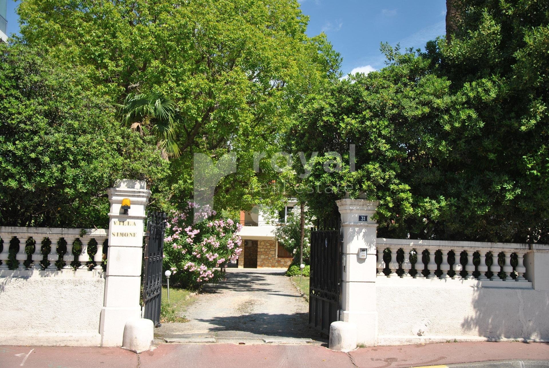 Villa, Cannes : quartier residentiel
