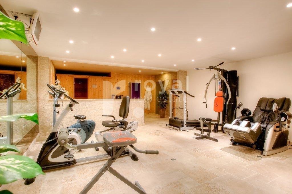 Exercise room Tile