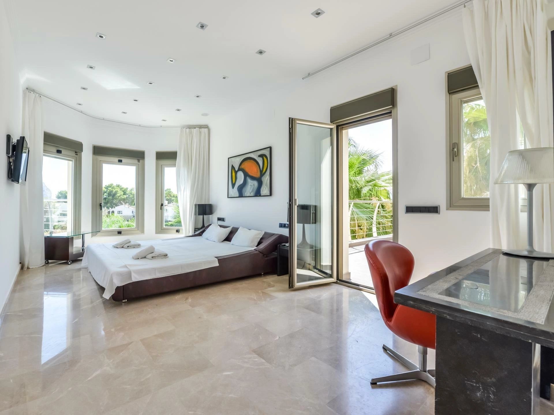 Ruime, luxe moderne villa met uitzicht op zee en spa