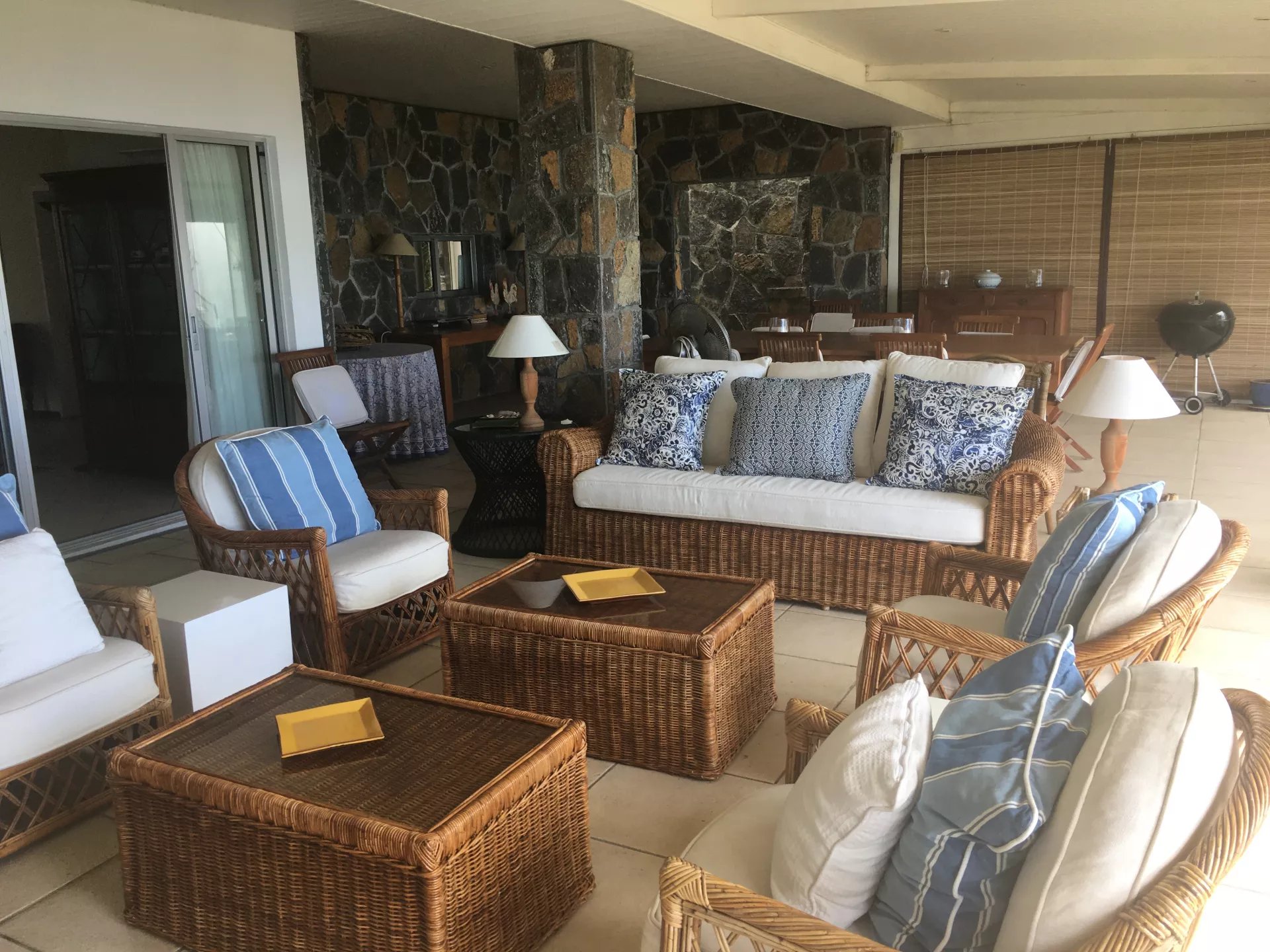 Fully furnished 4bedroom seafront villa for rent