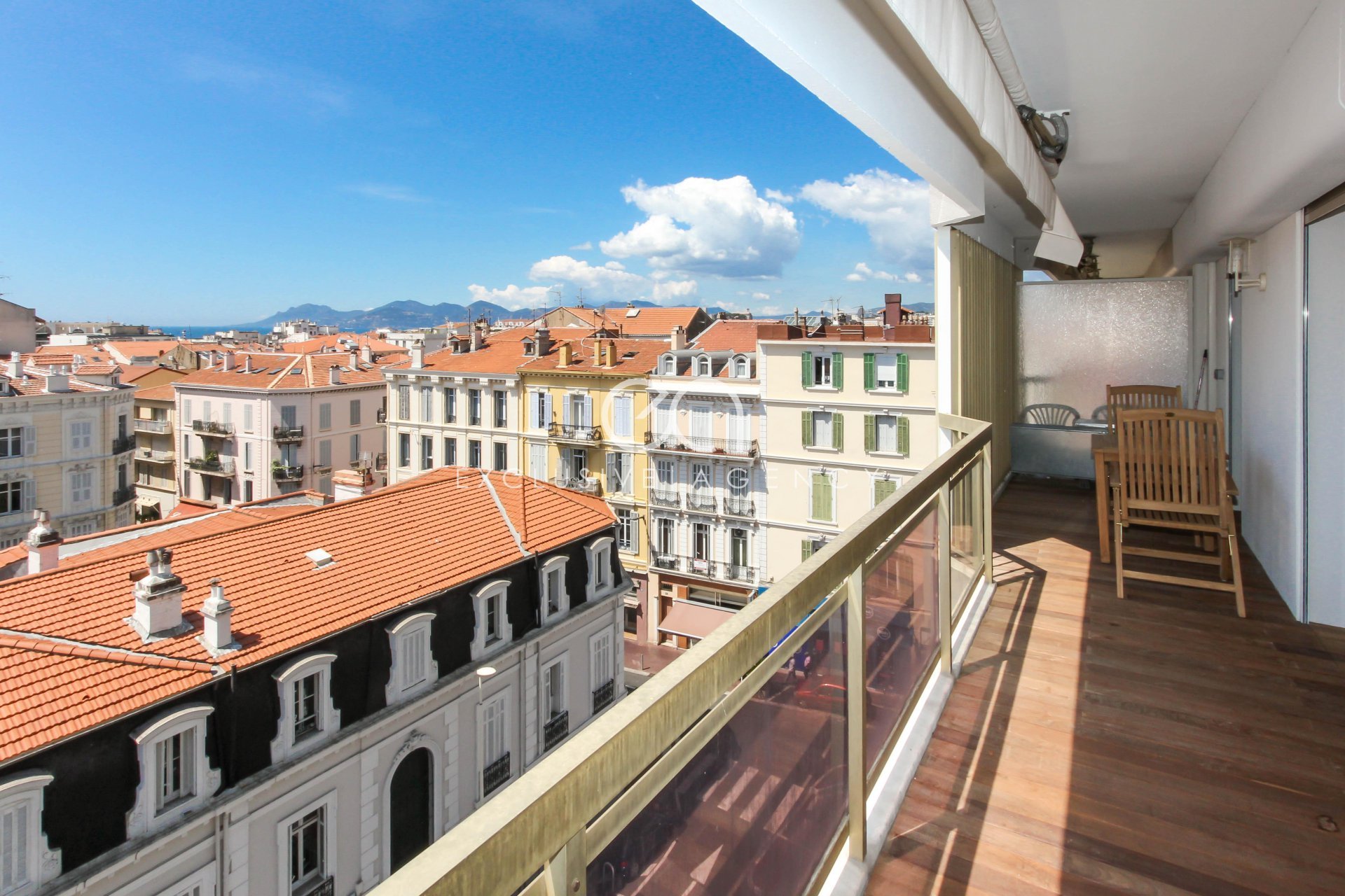 Cannes City Center rental for congress or holiday 50m² 1 bedroom apartment.