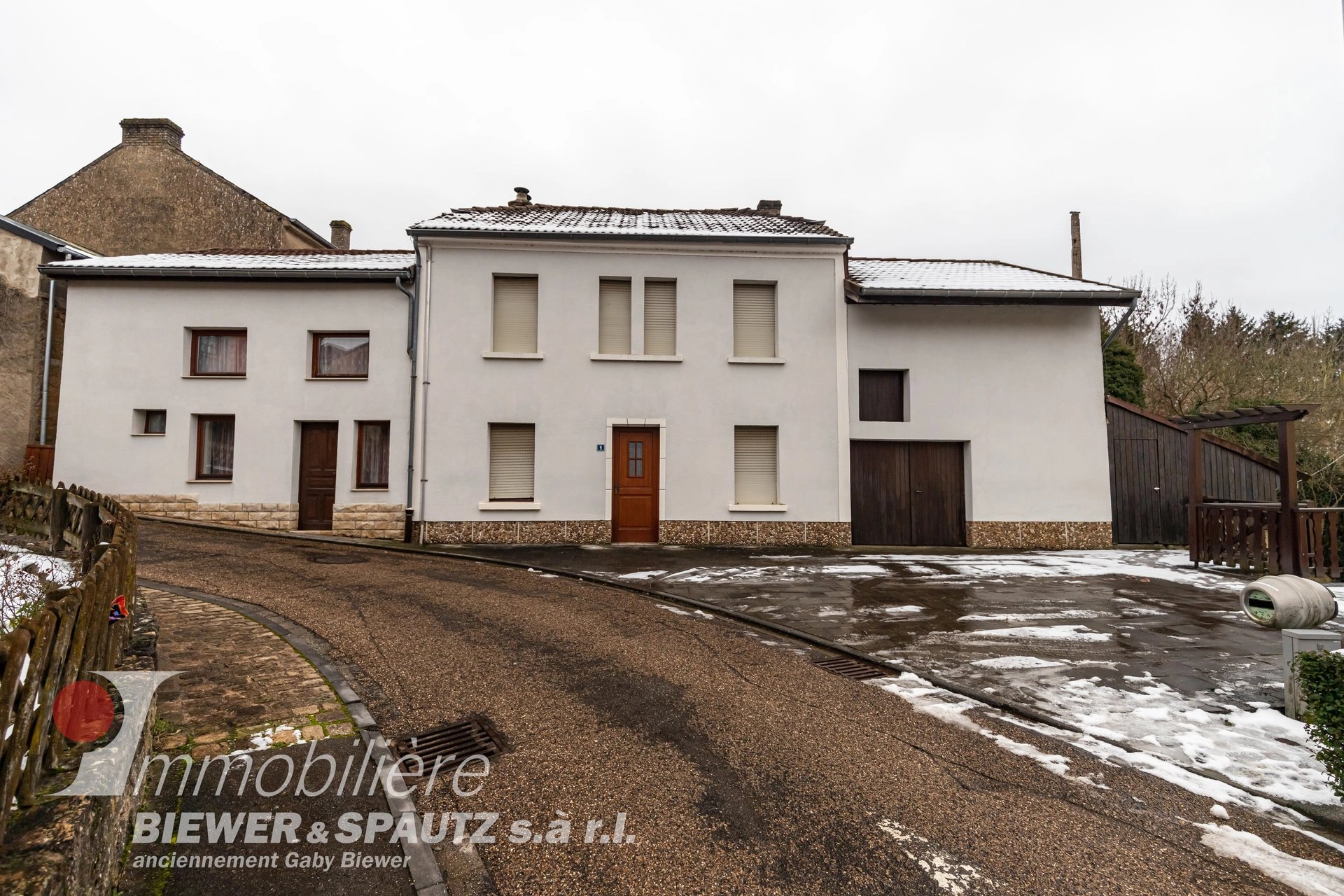 SOLD - detached house to renovate with 4 bedrooms in Gostingen
