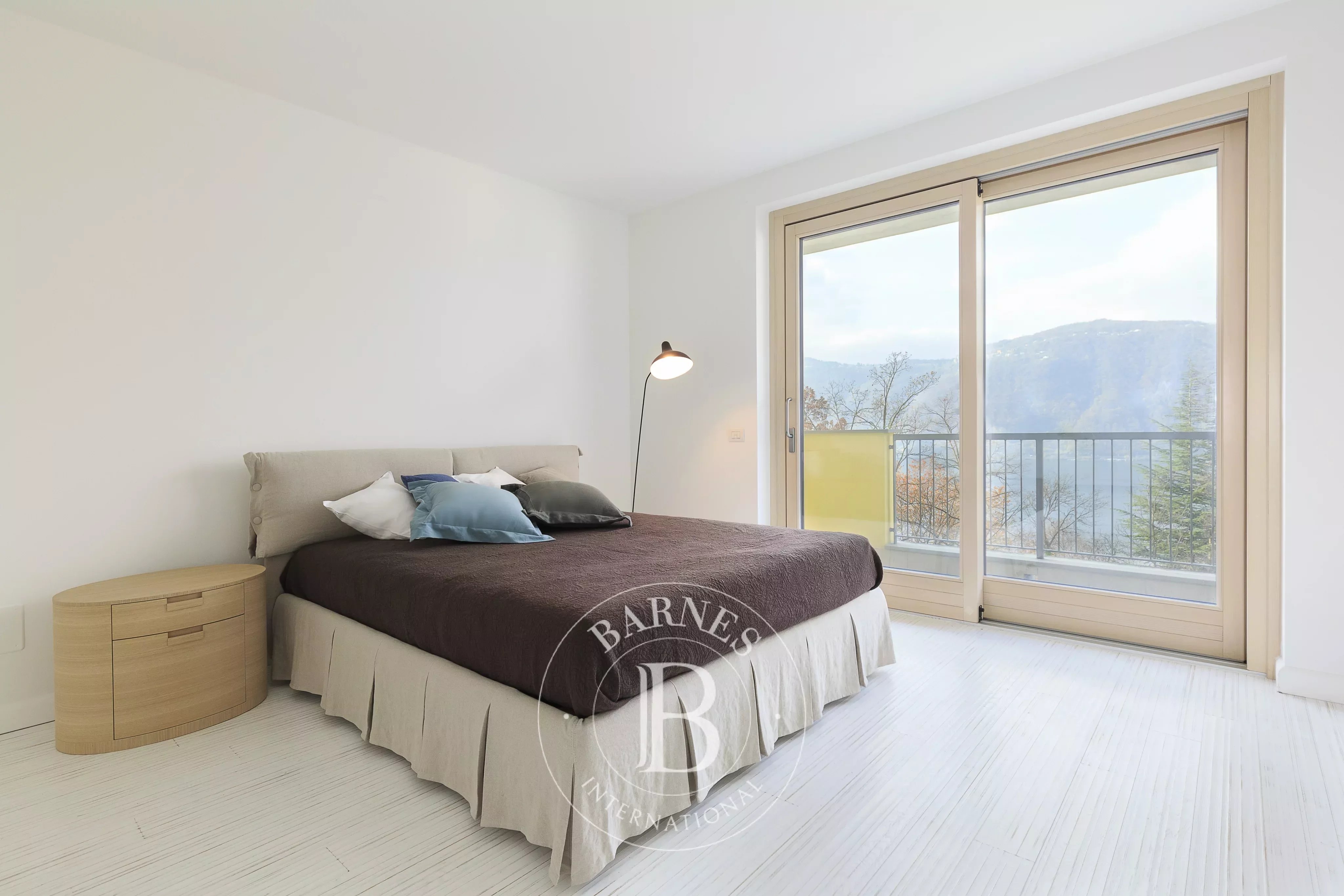 Duplex multi-room apartment in Campione D'Italia - picture 15 title=