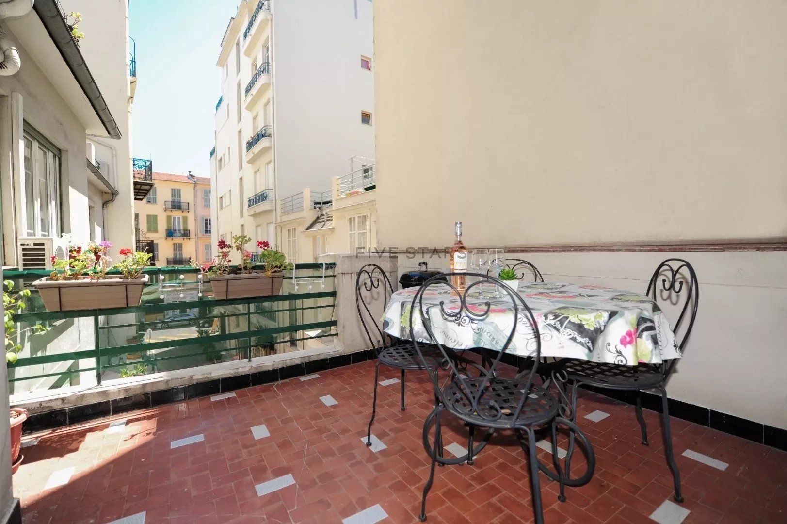 Charmant appartement 3 pièces avec terrasse dans le Carré d'Or de Nice !