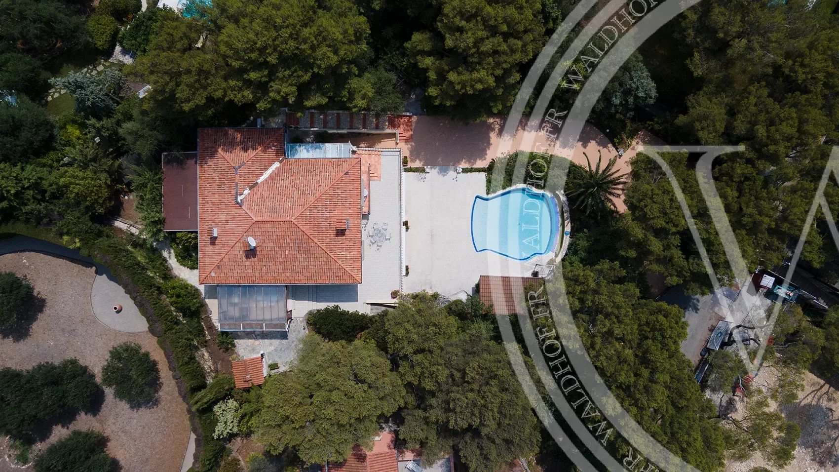 Charmante villa dans un domaine prestigieux de Cap Martin avec des vues sur Monaco