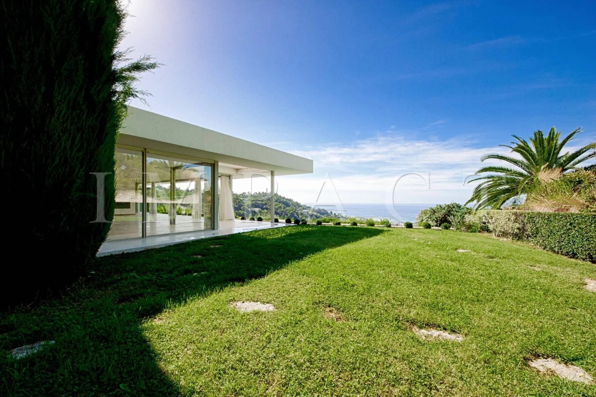 CANNES - CONTEMPORARY VILLA TO RENT FOR A YEAR