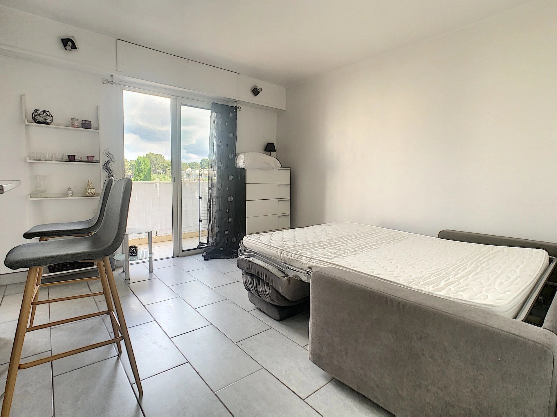 Le Cannet : Studio on a high floor with balcony and parking