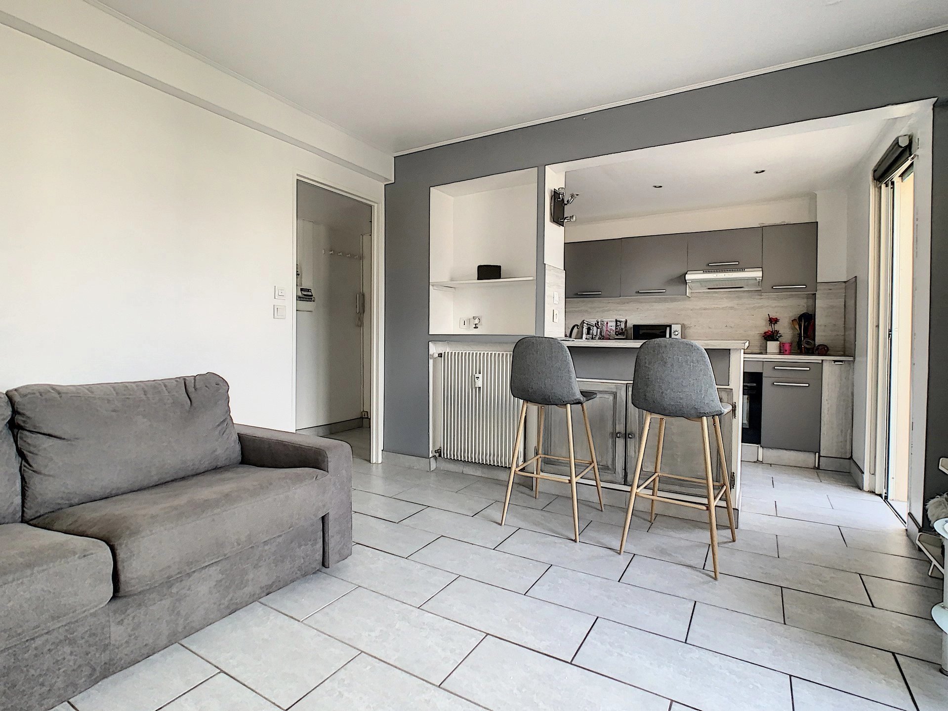 Le Cannet : Studio on a high floor with balcony and parking