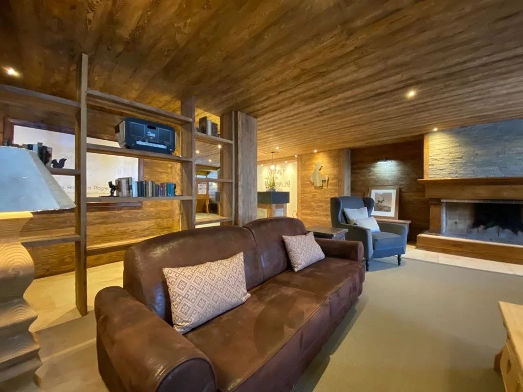 Living-room Carpet Fireplace