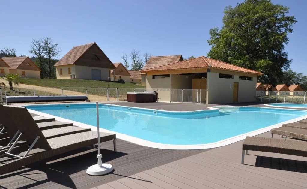 LOT - Huis in klein vakantiepark met gedeeld zwembad