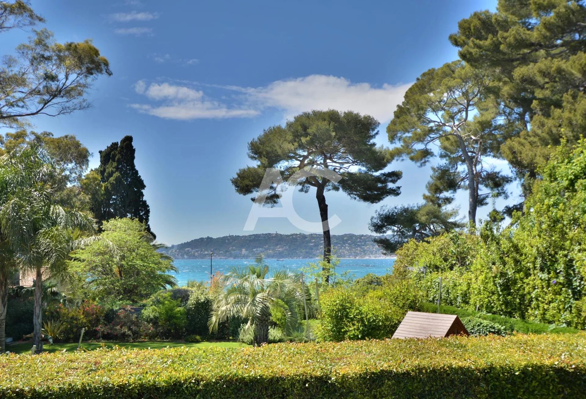 Magnificent villa - Closed domain - Cap d'Antibes