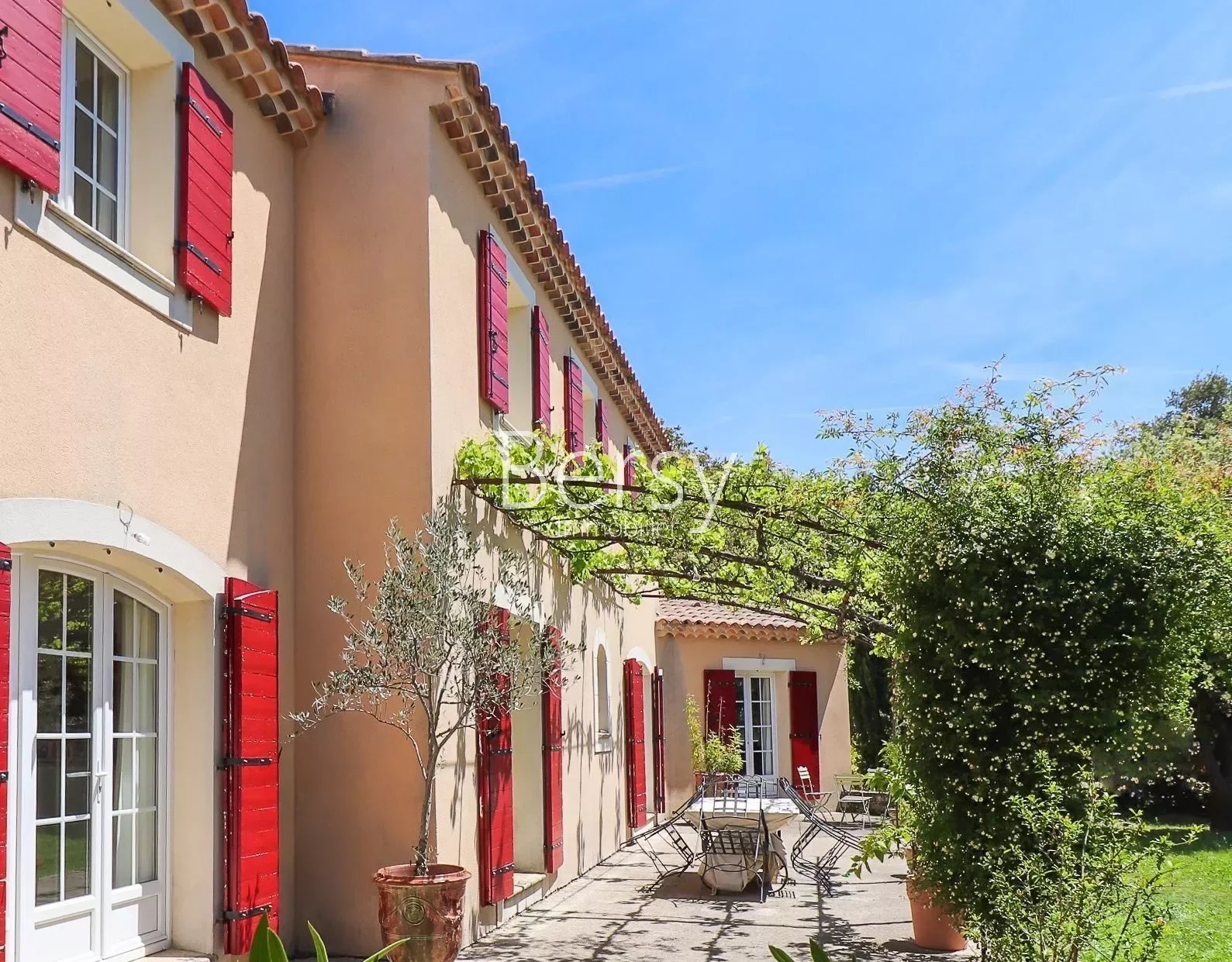 SOLD _ Bastide Provençal of 205m2 on 2130 m2 o... € 599,000