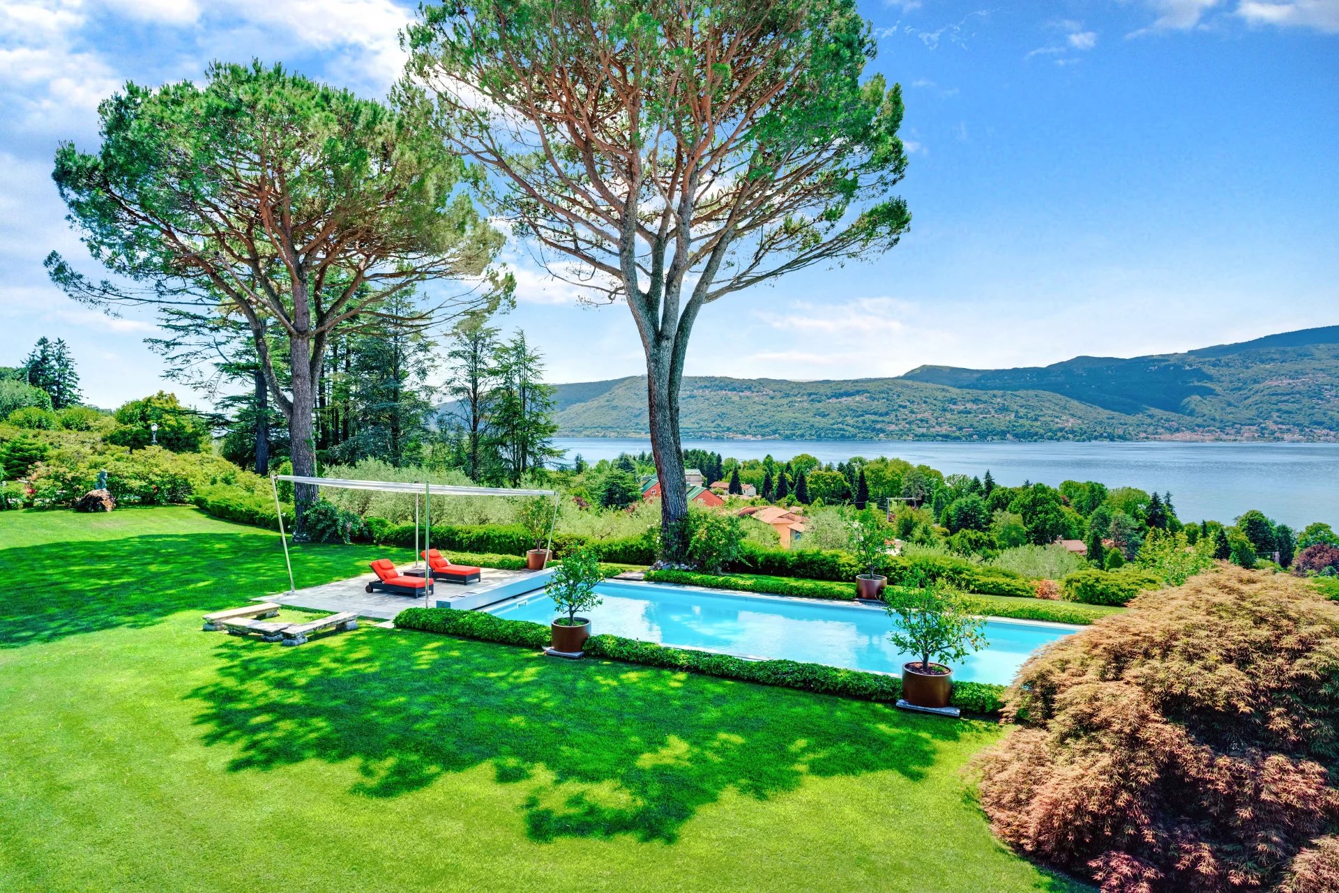 Villa de luxe avec piscine et parc à Laveno avec vue sur le lac Majeur