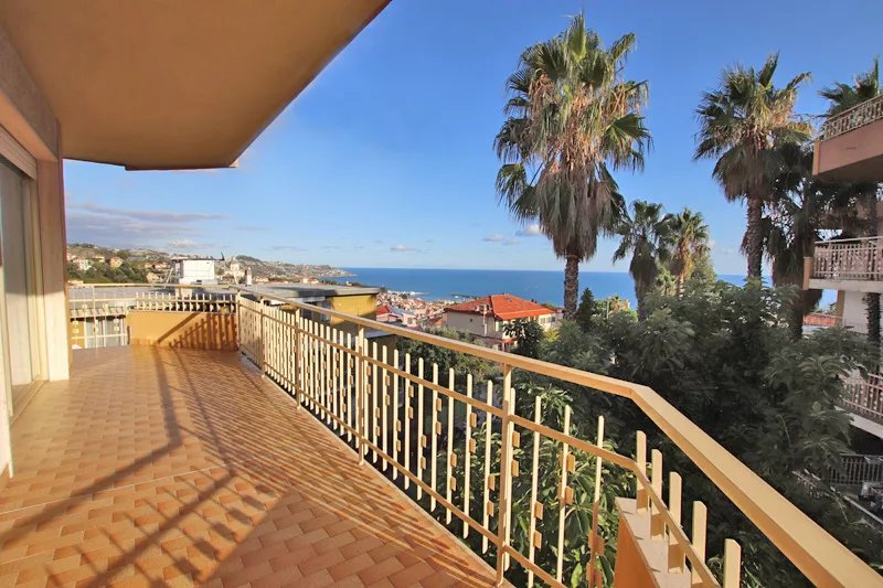 Apartment with terrace and sea-view