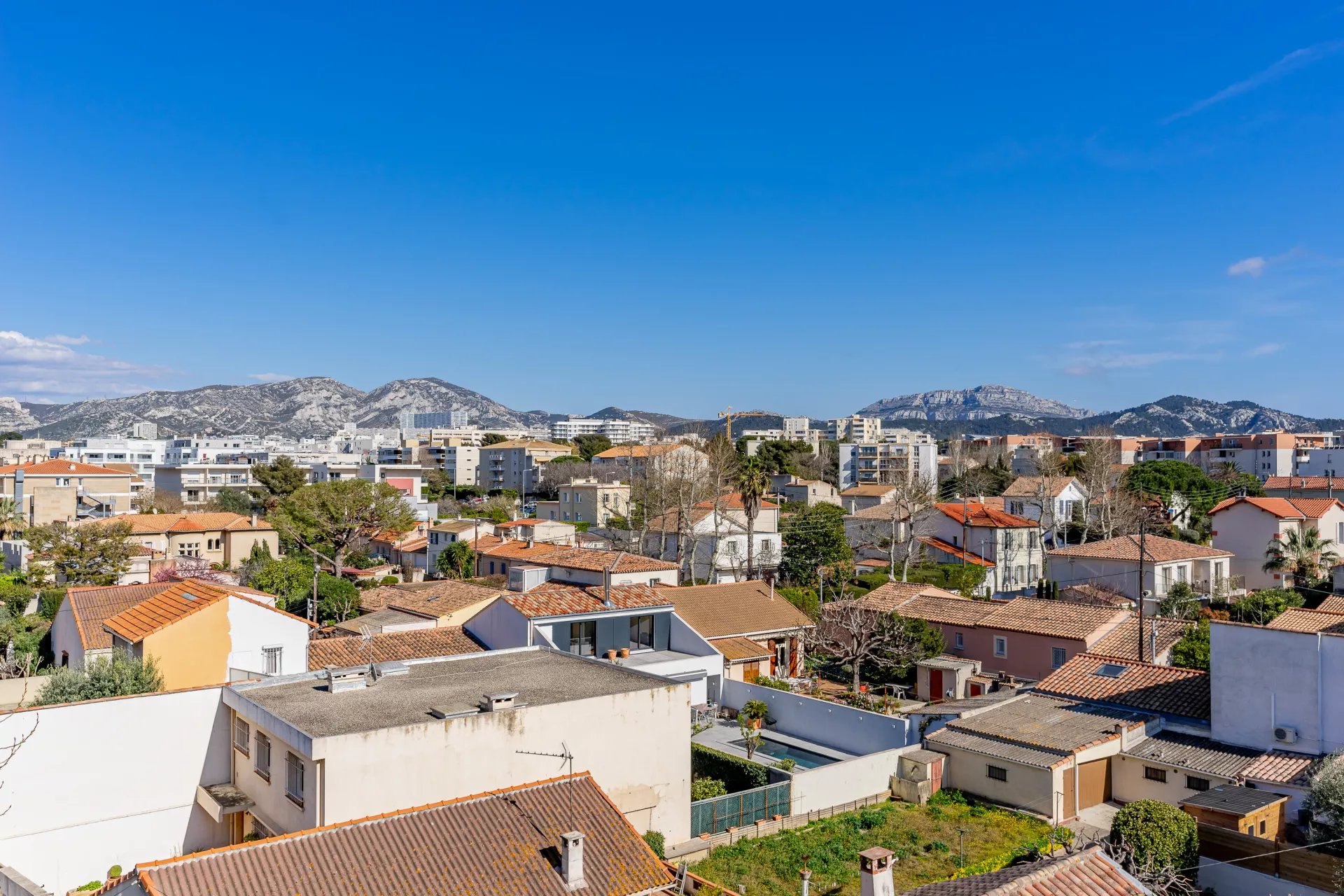 BEAU T3/4 - DERNIER ETAGE - GRANDE TERRASSE SUD - VIEILLE CHAPELLE - 13008 MARSEILLE